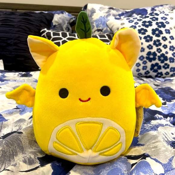 🦇Squishmallows Yalitza Lemon Citrus Bat Crossover Series 1 HTF 8” Kellytoy BNWT - Picture 1 of 6